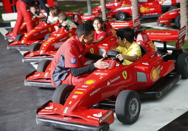 Море адреналина — тематический парк Ferrari World Абу-Даби из Рас Аль Хаймы - фото 3