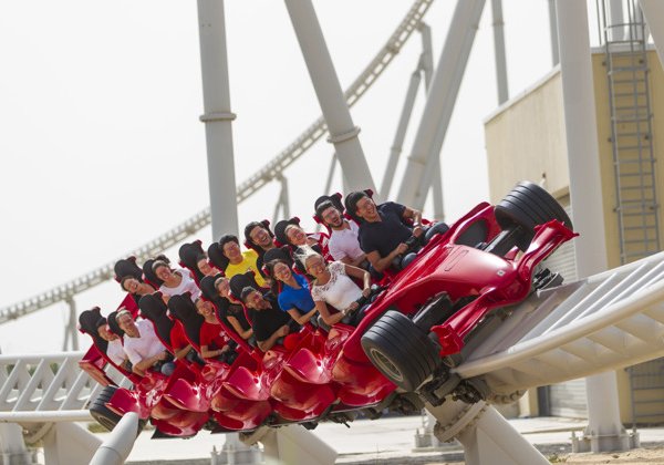 Море адреналина — тематический парк Ferrari World Абу-Даби из Рас Аль Хаймы