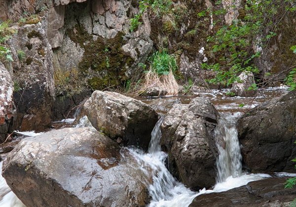 Хайкинг-тур к водопаду Большой Шимбулак: река Узун Каргалы - фото 2