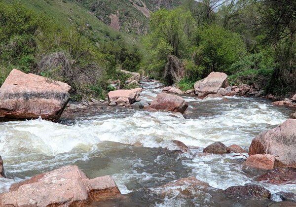 Хайкинг-тур к водопаду Большой Шимбулак: река Узун Каргалы - фото 4