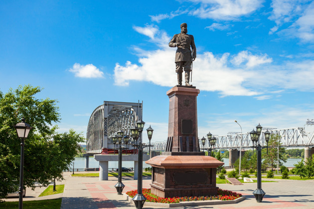 Новосибирск выглядит серо, но его история поражает красками