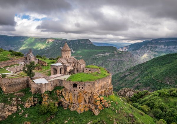 Канатная дорога, монастырь Татев — жемчужина армянской архитектуры - фото 1