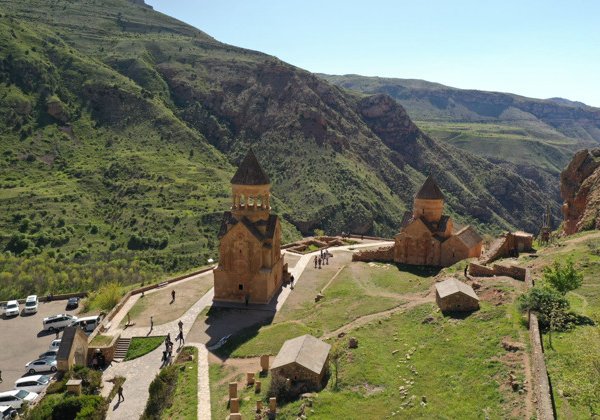 150 незабываемых км на юг Хор Вирап -  Арени - Пещера птиц - Нораванк