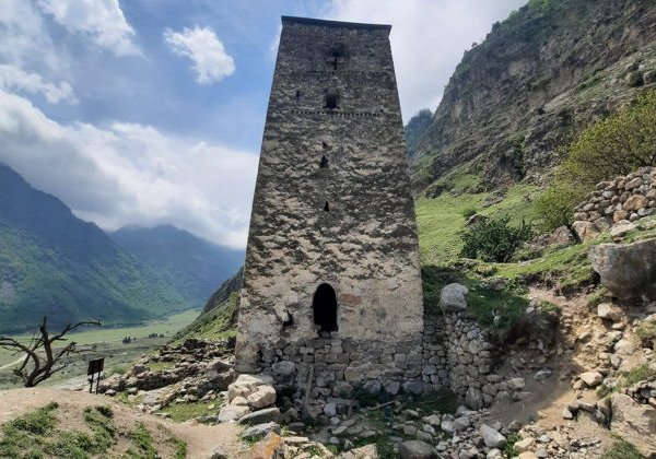 Очарование Кабардино-Балкарии. Старинные башни,озера и замок на воде. - фото 3