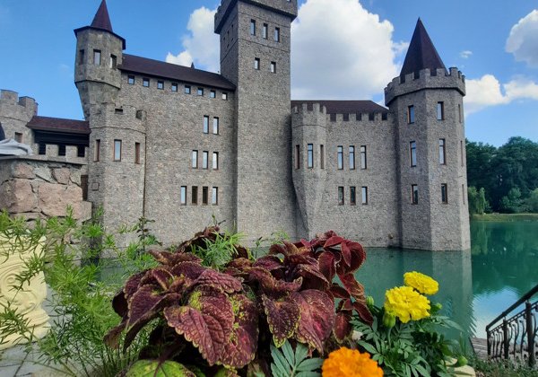 Очарование Кабардино-Балкарии. Старинные башни,озера и замок на воде.