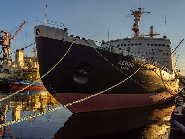 Памятник ледоколу «Ермак» - Мурманск