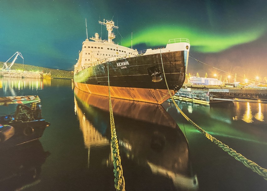 Памятник зенитчицам - Мурманск