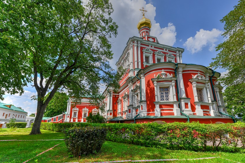 Новодевичье кладбище в Москве