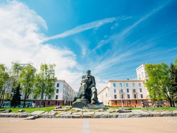 Памятник Якубу Коласу - Минск