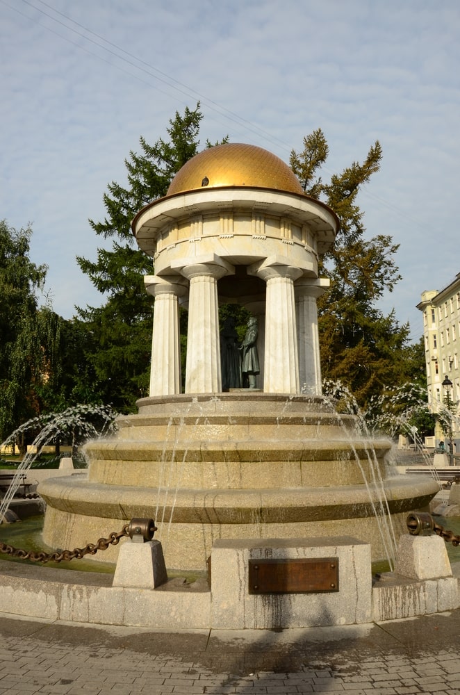 Фонтан-ротонда Наталья и Александр в Москве