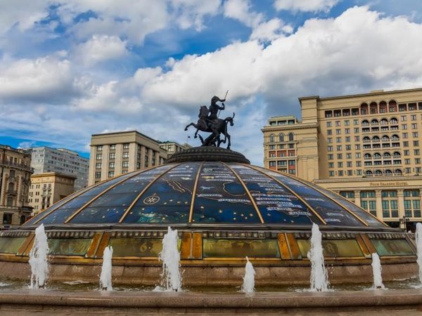 Фонтан Мировые часы - Москва