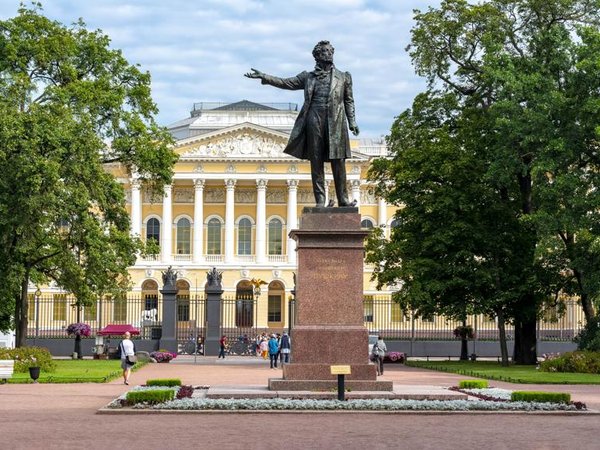 Площадь Искусств - Санкт-Петербург