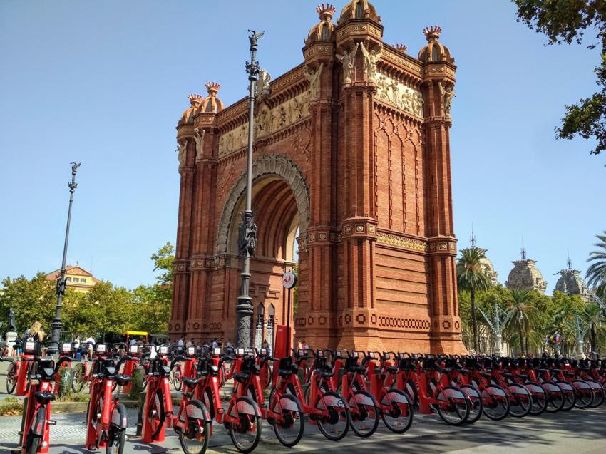 Достопримечательность памятник Христофору Колумбу фото - Барселона