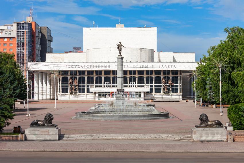 Театральная площадь в Красноярске