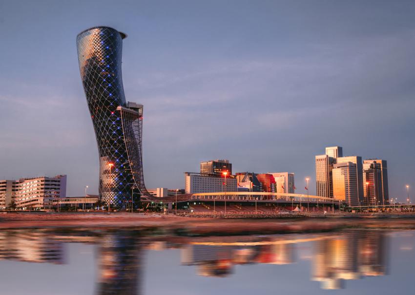 Башня Capital Gate в Абу-Даби
