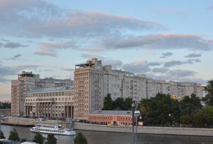 Дом на набережной в Москве