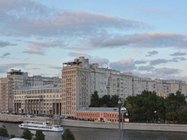 Дом на набережной - Москва