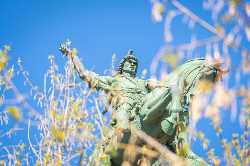 Достопримечательность Конгресс-холл «Торатау» фото - Уфа