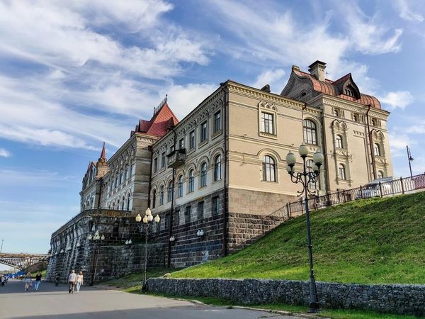 Улица с вывесками с Ѣ - Рыбинск