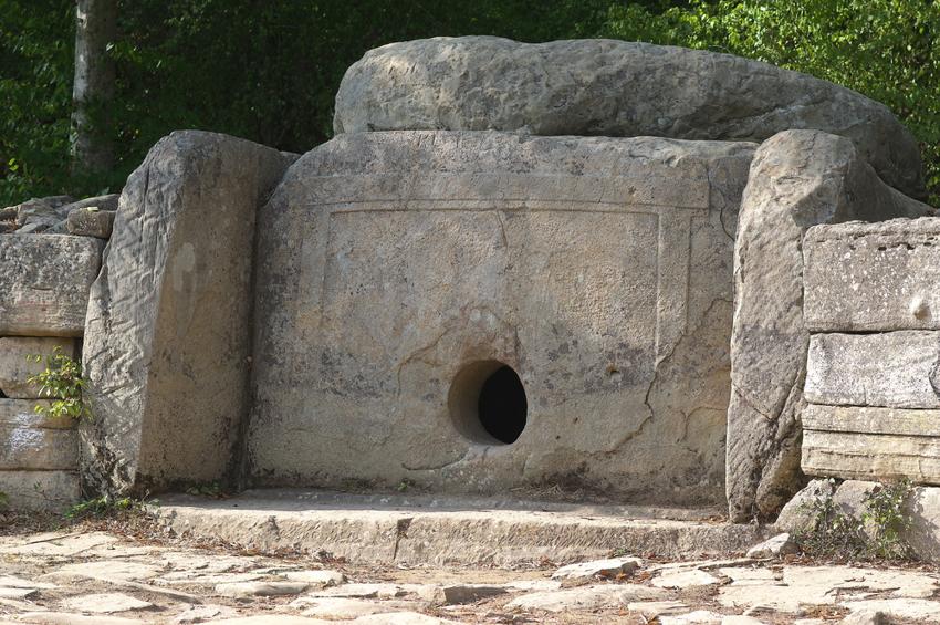 Достопримечательность Дольмены фото - Новороссийск