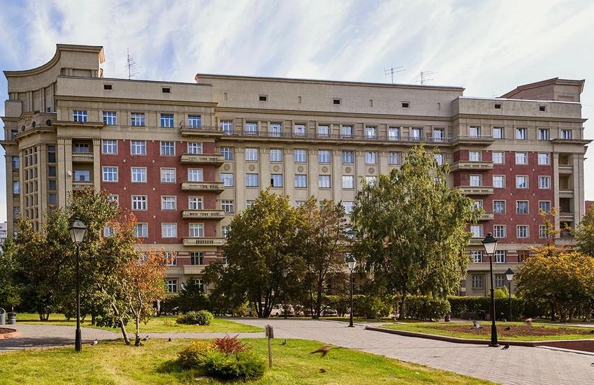 Достопримечательность Стоквартирный дом фото - Новосибирск