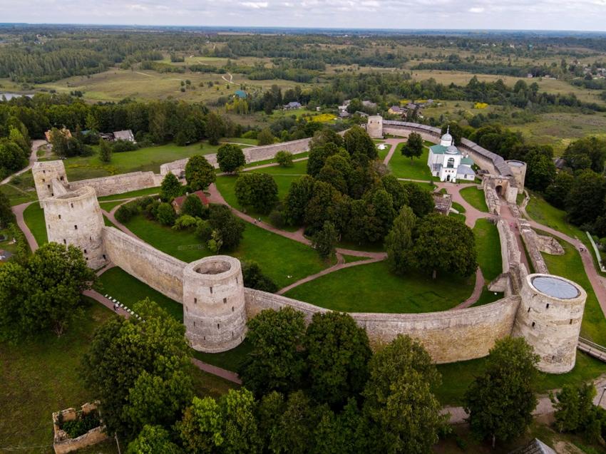 Достопримечательность Изборская крепость фото - Изборск