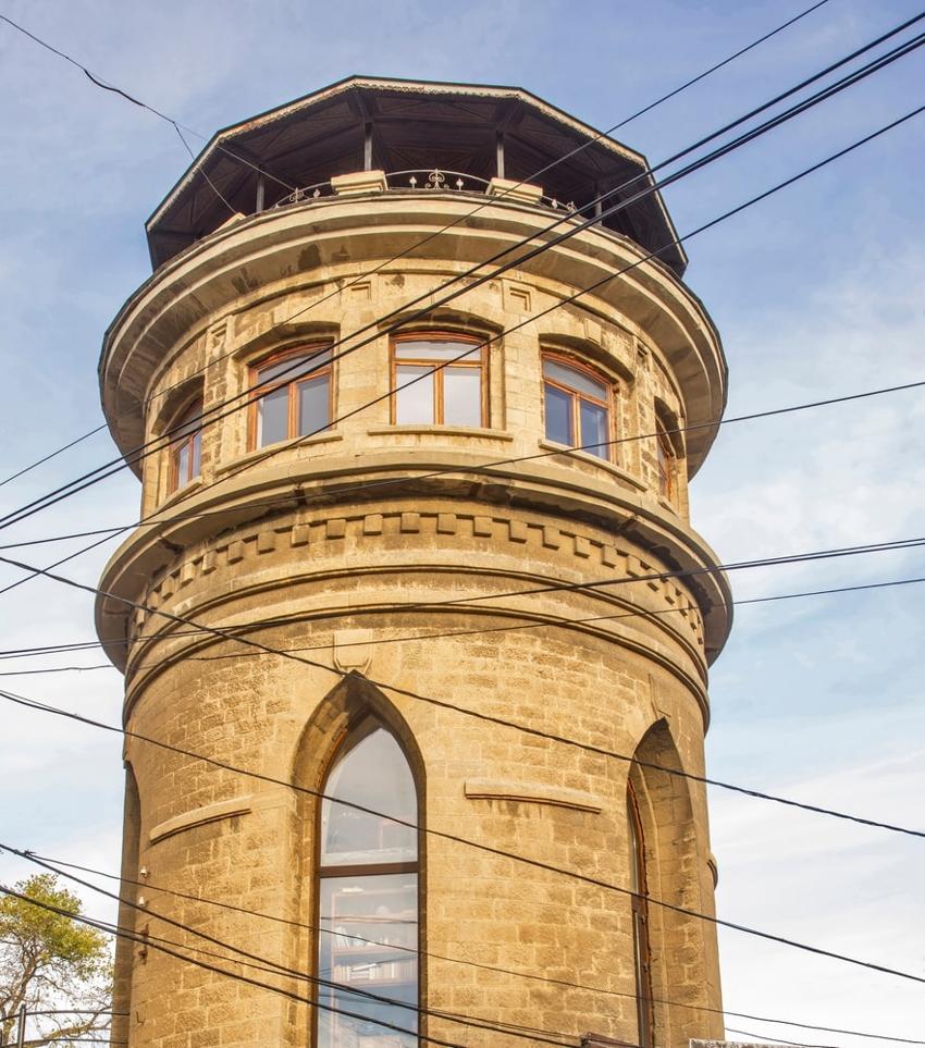 Достопримечательность Водонапорная башня XIX века фото - Махачкала