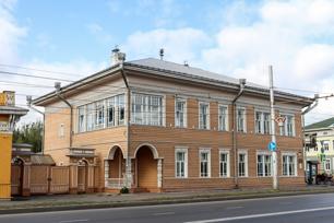Дом с лилиями