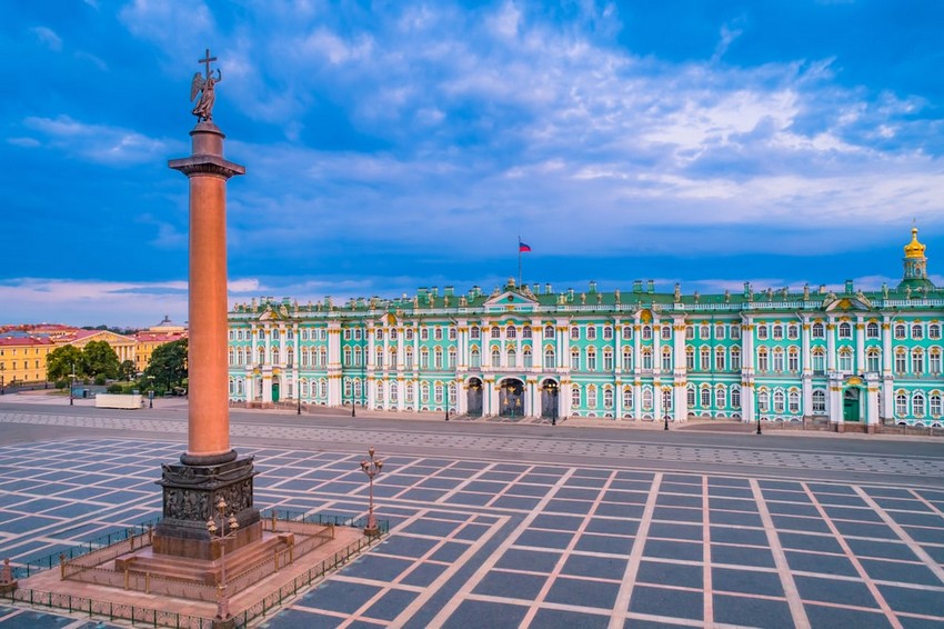 Дворцовая площадь в Санкт-Петербурге