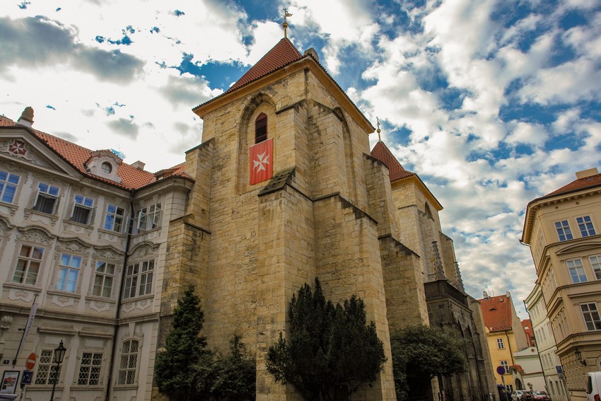 Достопримечательность Церковь Богородицы Торжествующей (Храм Девы Марии Победоносной) фото - Прага