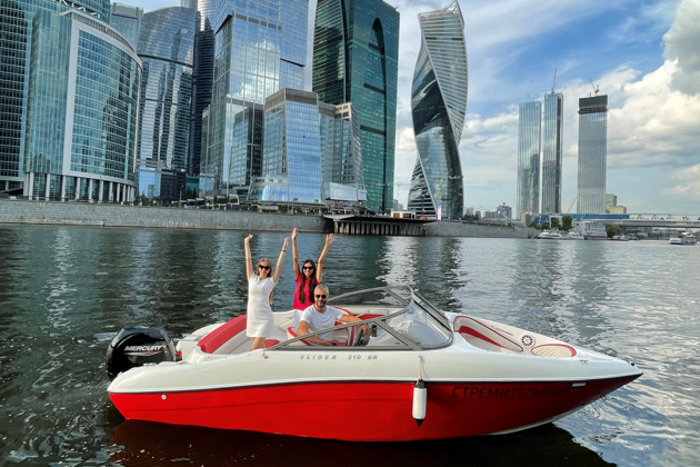 Фото - экскурсия: По центру Москвы на катере «Стремительный» с капитаном, на 1-7 человек