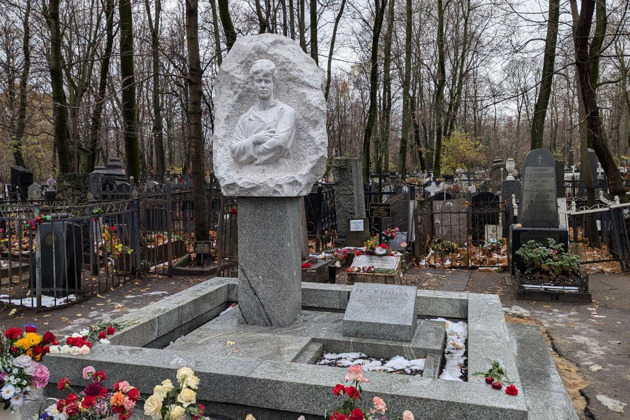 Фото - экскурсия: Кумиры, герои и святые старинного Ваганьковского кладбища
