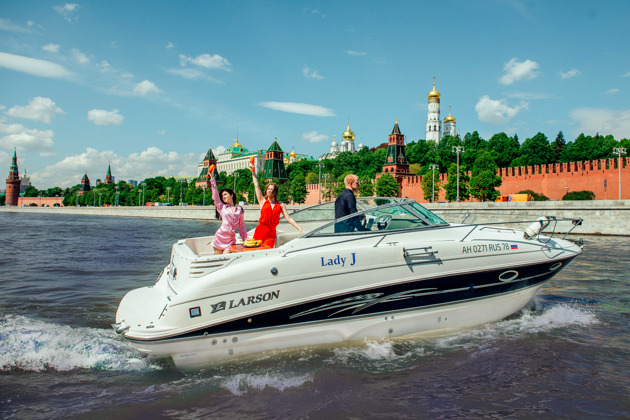 Фото - экскурсия: На каютной яхте «Вальяжная» по центру Москвы